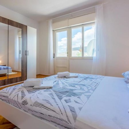 Azur Novi Vinodolski Buitenkant foto