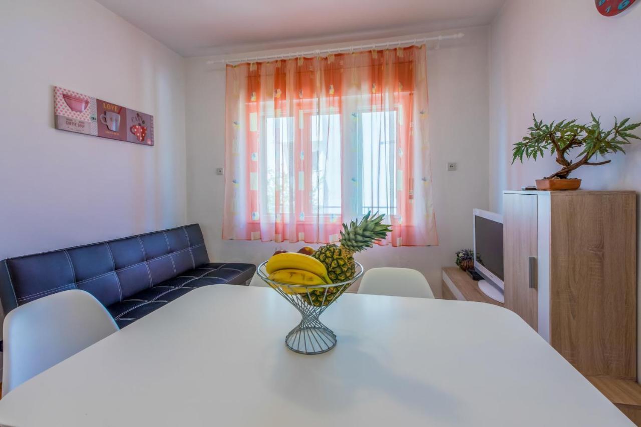 Azur Novi Vinodolski Buitenkant foto