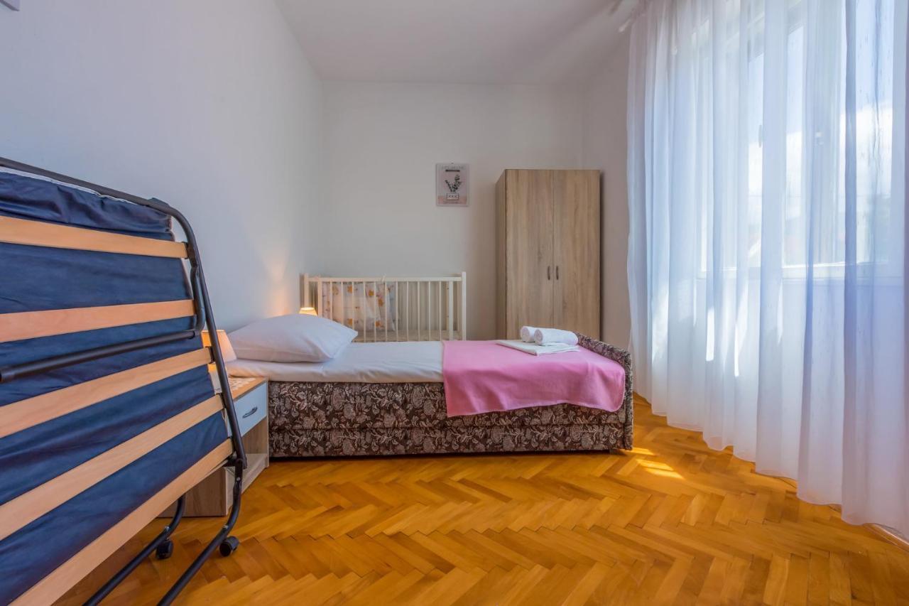 Azur Novi Vinodolski Buitenkant foto