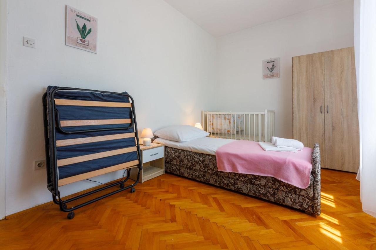 Azur Novi Vinodolski Buitenkant foto